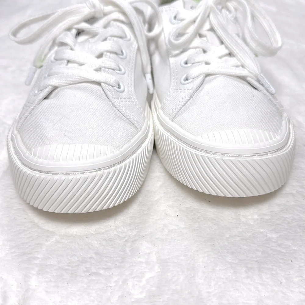 Cariuma x Crooked Sneakers Women 7.5 White Canvas No Steps Back Low Top